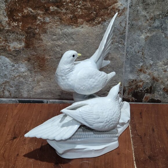 Vintage Large Porcelain Pair White Doves Bird Figurine Repaired - Picture 13 of 14